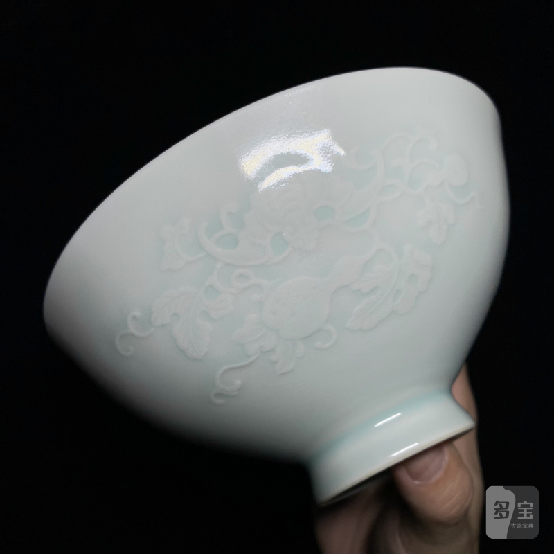清雍正 粉青釉凸花福禄万代纹鸡心碗 - 图8